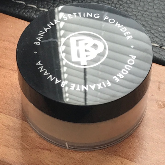Bella Pierre banana setting powder in medium - Picture 2 of 2